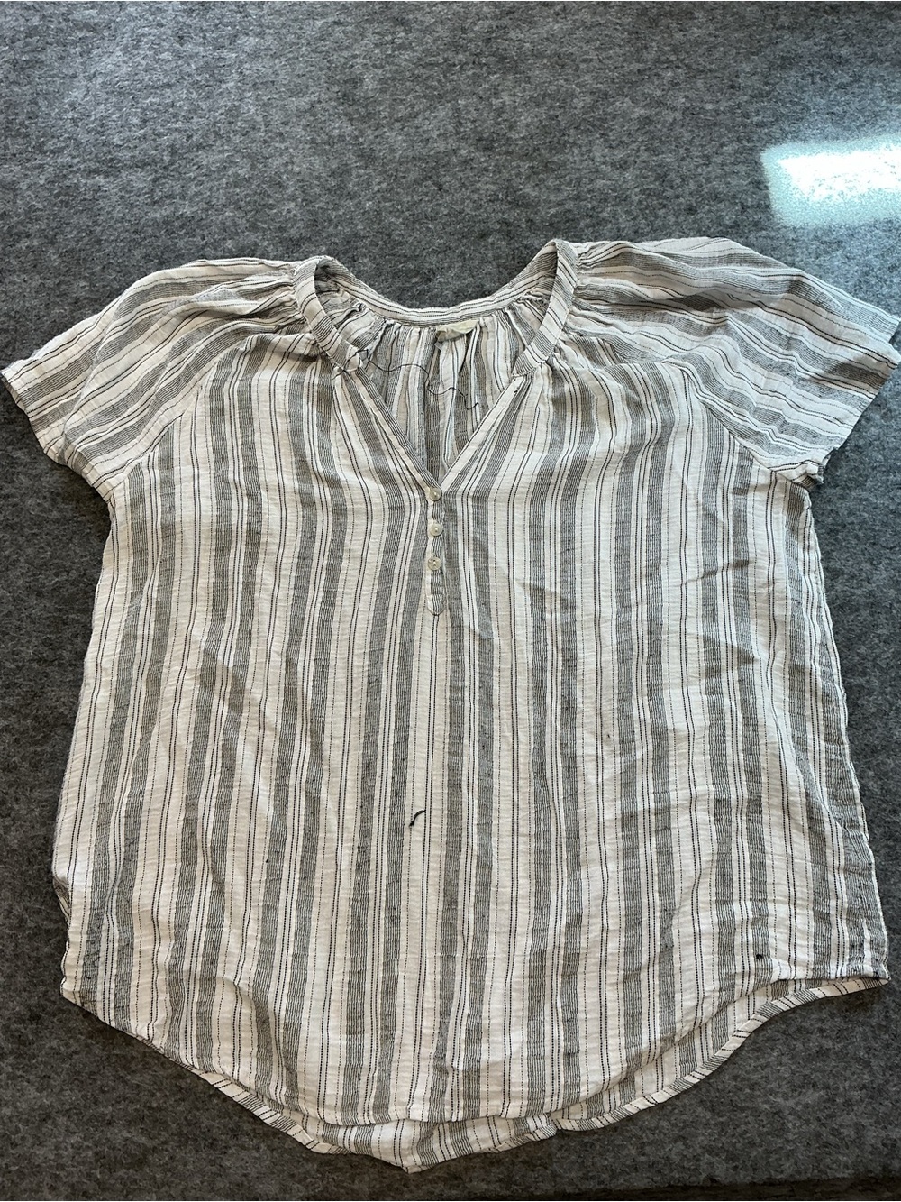 Joie 100% Linen Striped V-Neck Short Sleeve Women’s Top - White & Gray Size 2X - Picture 1 of 4